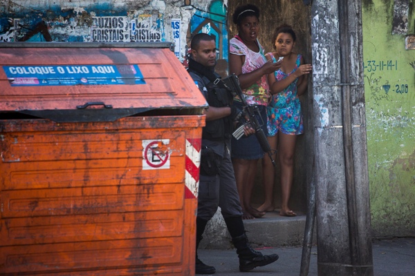 La Policía de Río de Janeiro hizo un llamado público a ciudadanos y empresas para recibir donaciones de material de oficina y de limpieza.
