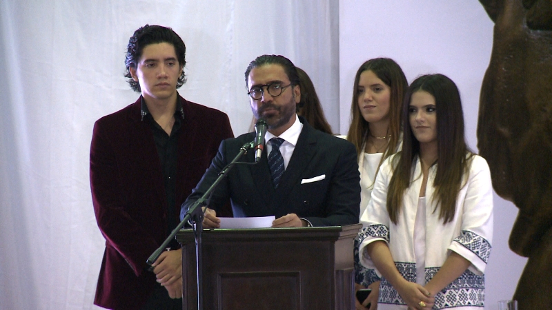 Alejandro Fernánez inauguró su fundación para apoyar a jóvenes indígenas. 