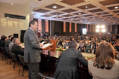 En el aniversario del SNTE.