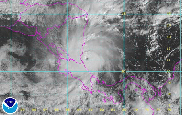 El huracán 'Otto', el séptimo de la temporada en el Atlántico, tocó tierra hoy en la costa sur de Nicaragua.