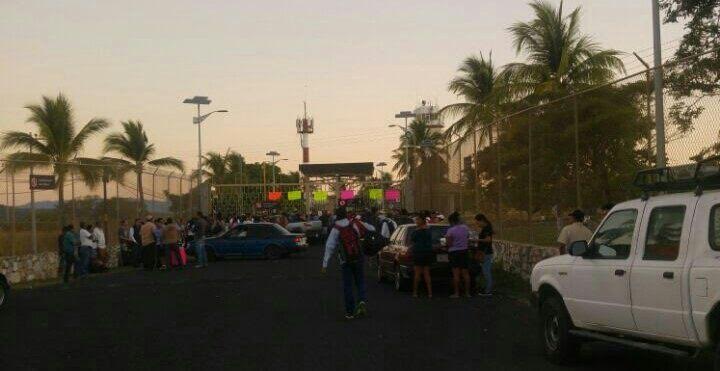 La protesta ha impedido a los turistas tomar sus vuelos.