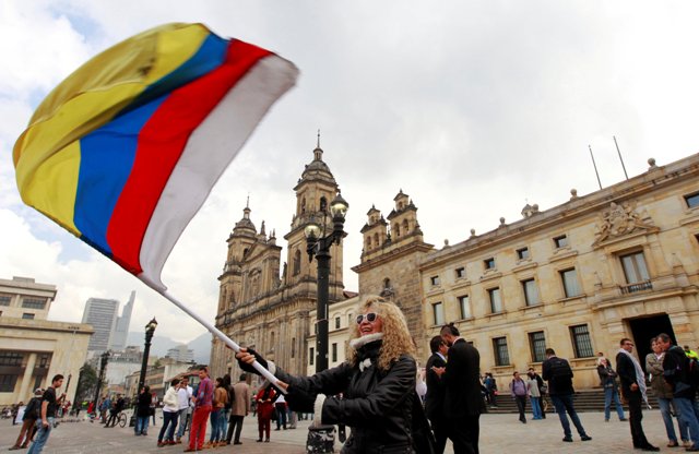 La mayoría de los colombianos celebraron la firma del acuerdo de paz entre el gobierno de Santos y las FARC.