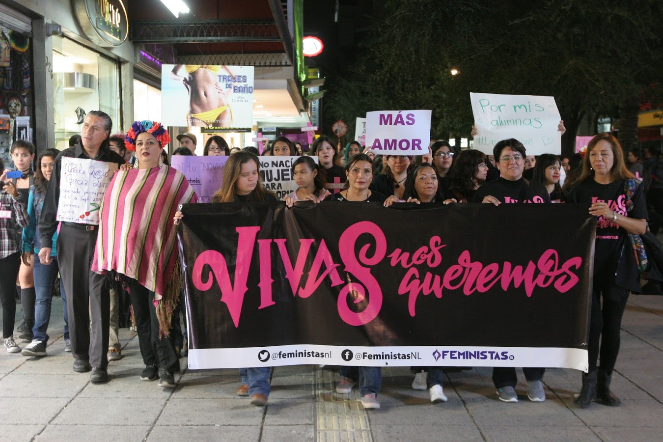 El colectivo realizó un minuto de silencio por las 74 mujeres asesinadas este año, 8 de ellas mujeres transexuales.