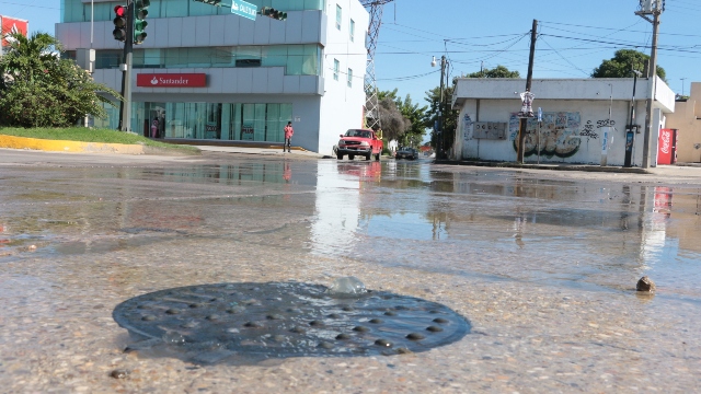 Aguas negras sobre la carretera Tampico-Mante
