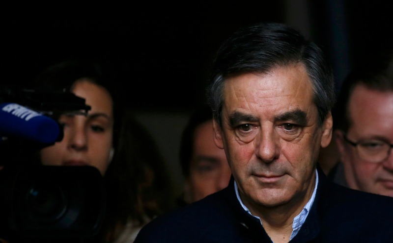 François Fillon promete un plan "radical" con la supresión de 500 mil puestos de funcionarios y un recorte al gasto público de 110 mil millones de eur