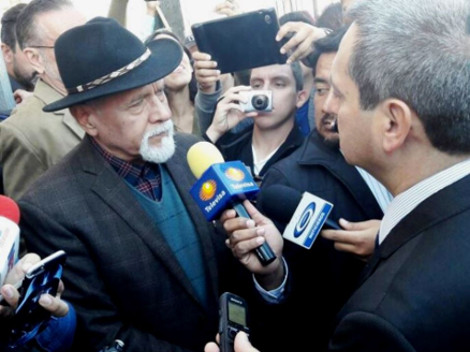 El fiscal General del Estado, César Augusto Peniche Espejel y el activista Jaime García Chávez.