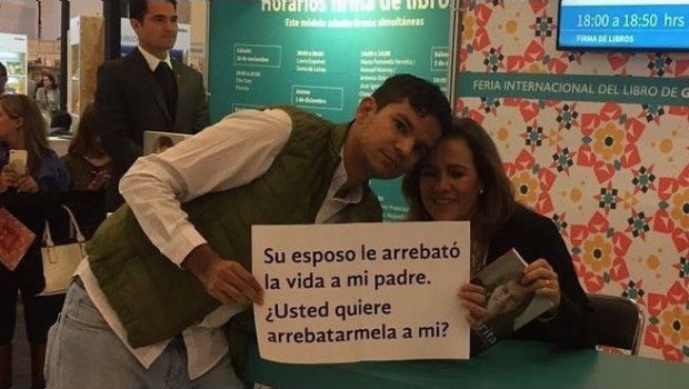 Margarita Zavala intercambió unas palabras con Jorge, para al final pedirle sus datos y despedirse de él con un abrazo.