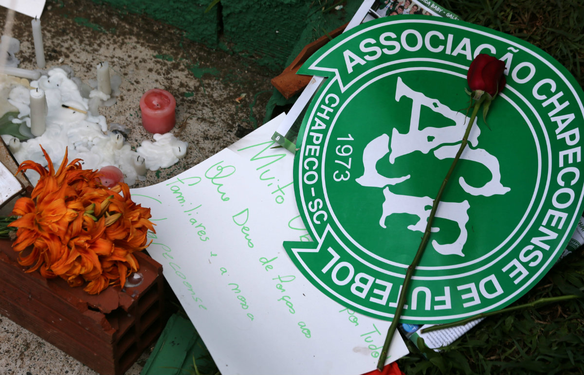 La ofrenda de los seguidores a las víctimas del equipo Chapecoense