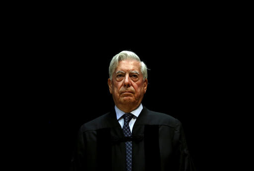 Mario Vargas Llosa transita los terrenos del erotismo heterosexual y homosexual en su más reciente novela.