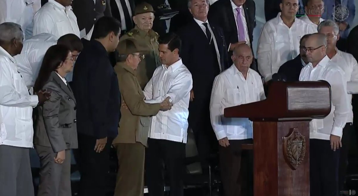 “México refrenda su amistad incondicional al pueblo cubano. Descanse en Paz Fidel Castro”, concluyó el presidente Peña Nieto su discurso.