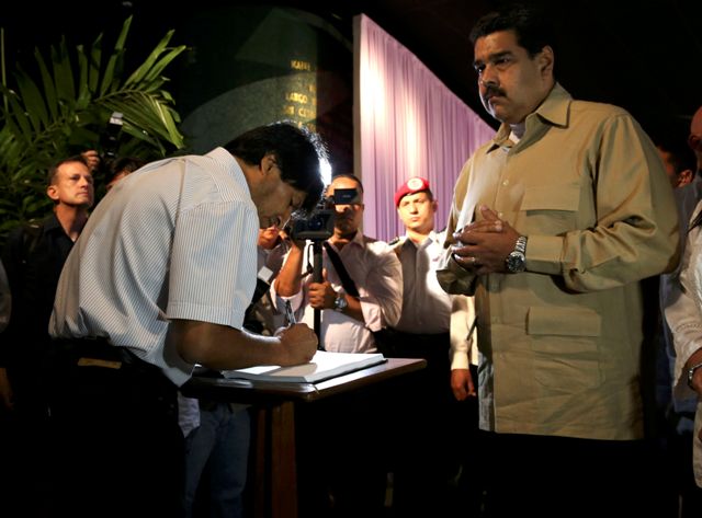 Los presidente de Bolivia y Venezuela, Evo Morales y Nicolás Maduro, en el Memorial José Martí, donde están las cenizas de Fidel Castro.