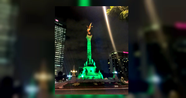 El Ángel de la Independencia se iluminó con el color del Chapecoense