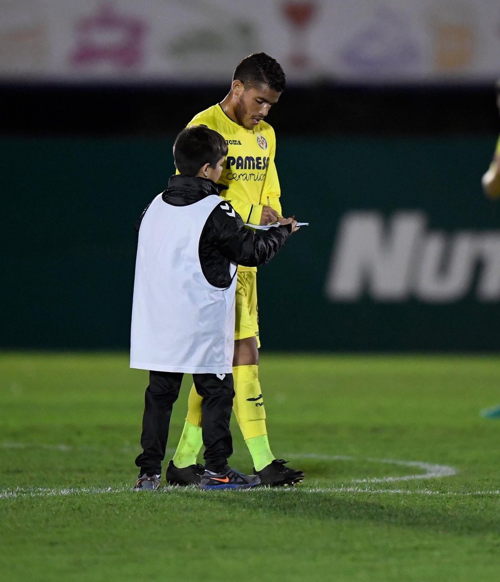 Jonathan dos Santos al finalizar el juego en contra del Toledo.