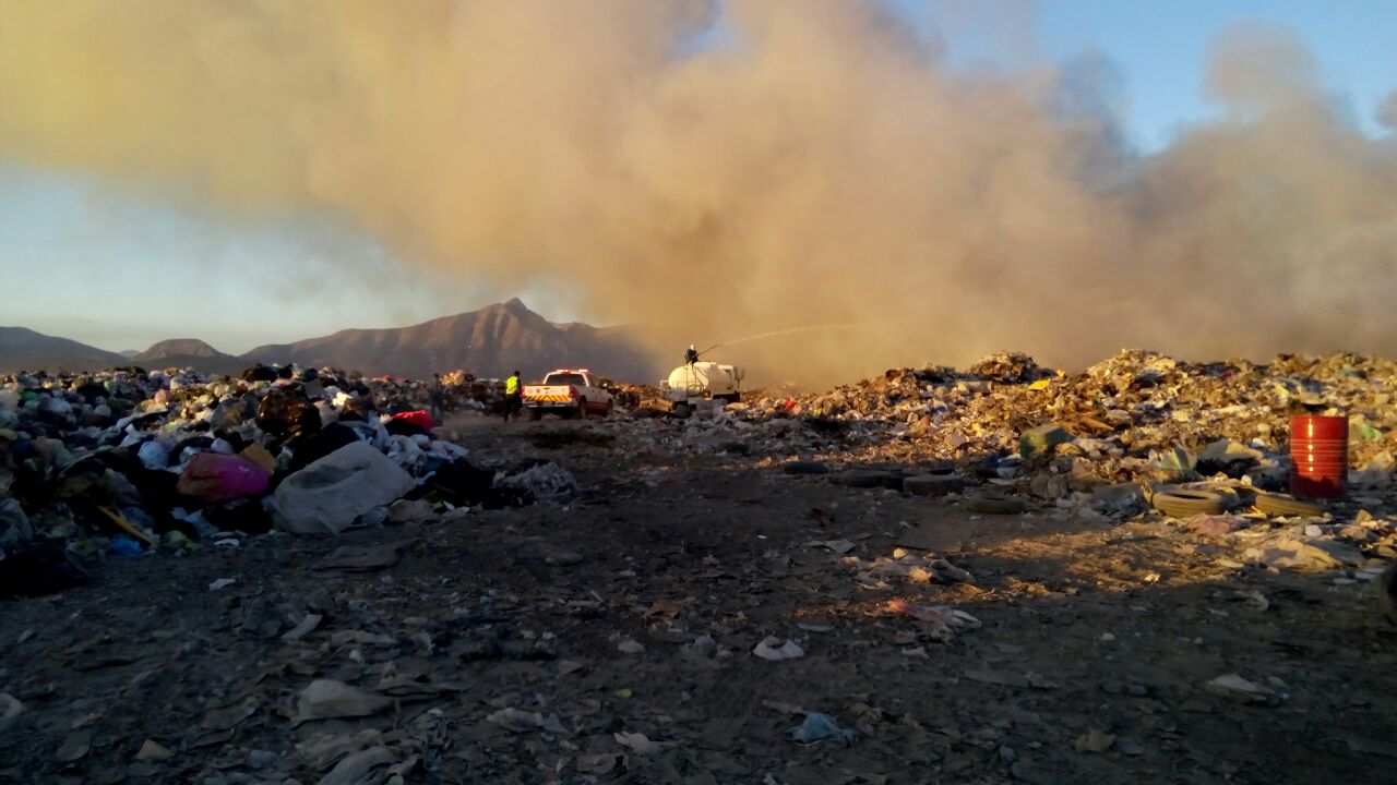 La mañana de este miércoles se presentó un incendio en el relleneo sanitario de Gómez Palacio.