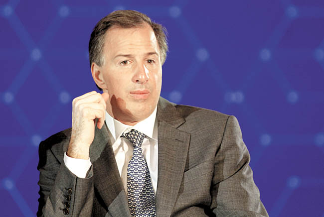El titular de Hacienda asistió ayer a una reunión privada en el Club de Industriales. 