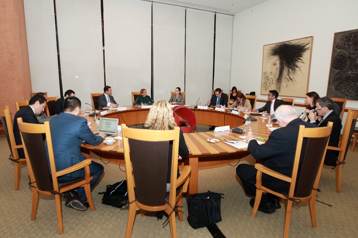 La canciller Claudia Ruiz Massieu se reunió con expertos en migración.