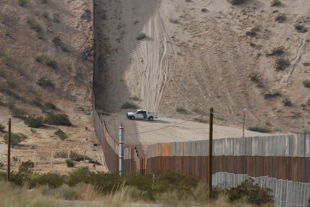 La pared divide Chihuahua de Texas y Nuevo México.