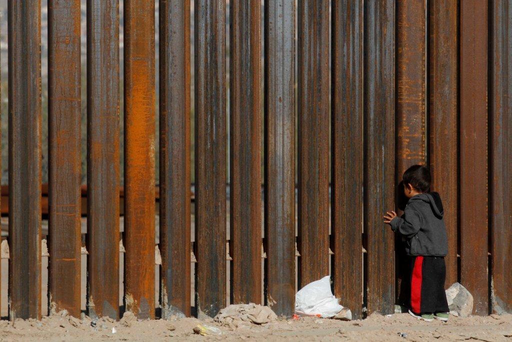 La malla permitía encuentros de familiares radicados en uno y otro lado. Incluso, año con año se realizaba una misa binacional. 