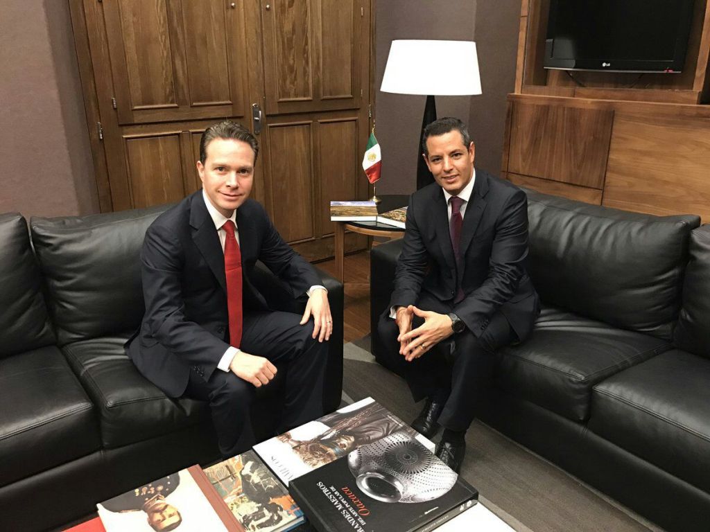 Murat se recibió en el Palacio de Gobierno al gobernador de Chiapas, Manuel Velasco. 