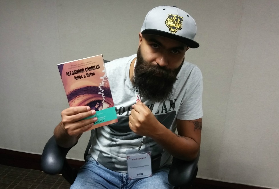 Alejandro Carrillo, ganador del Premio Mauricio Achar de Literatura Random House. 