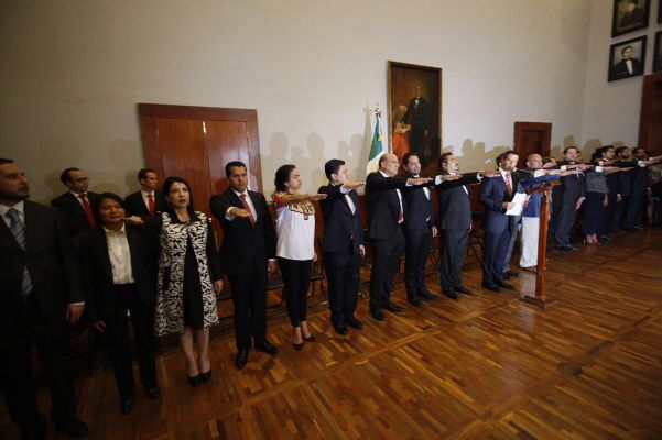 El gobernador de Oaxaca presentó a su gabinete.