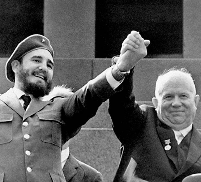 Fidel y Nikita Jruschov en Moscú, el 1 de mayo de 1963. 