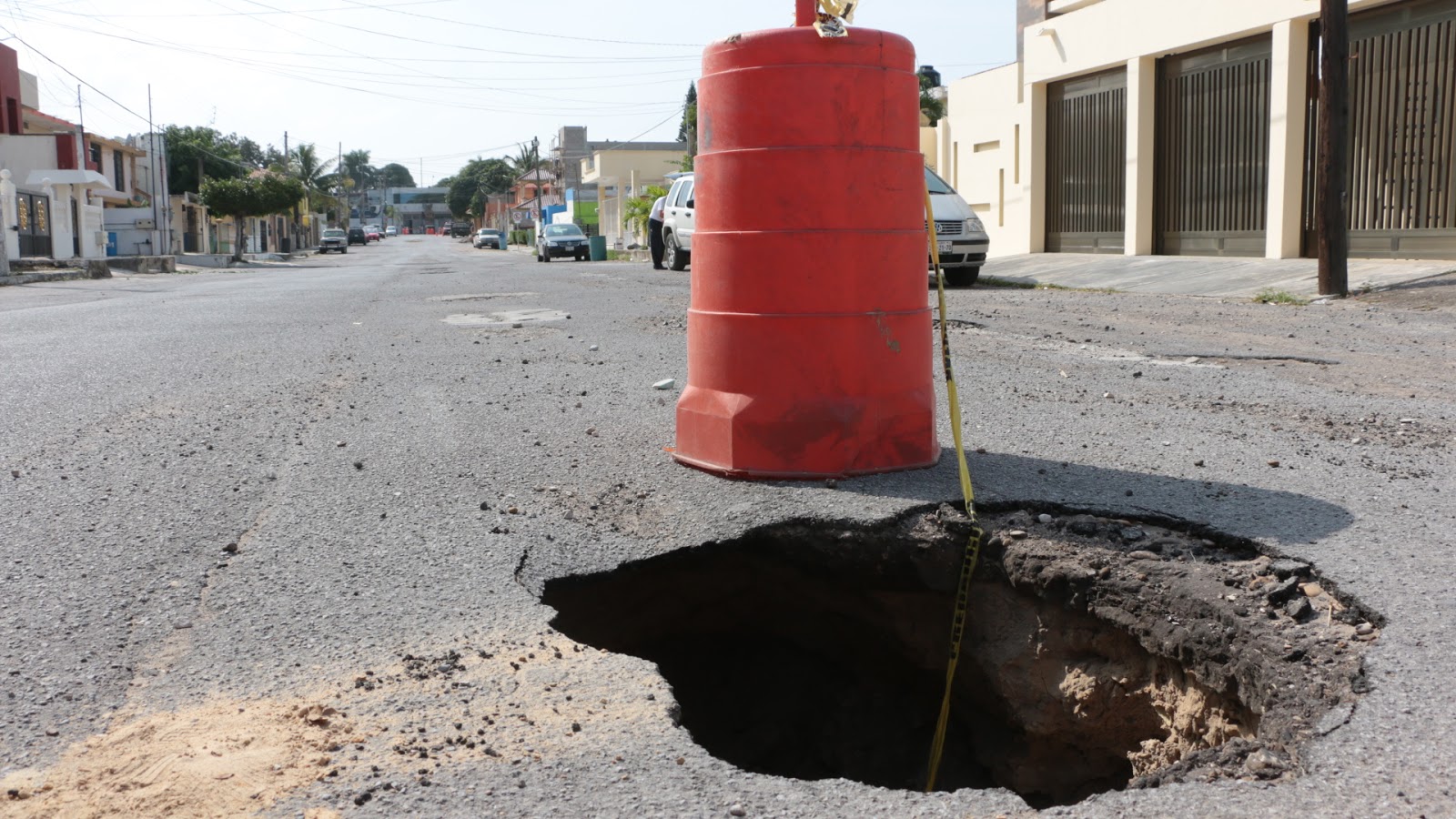 Hundimientos en la Unidad Nacional de Ciudad Madero.