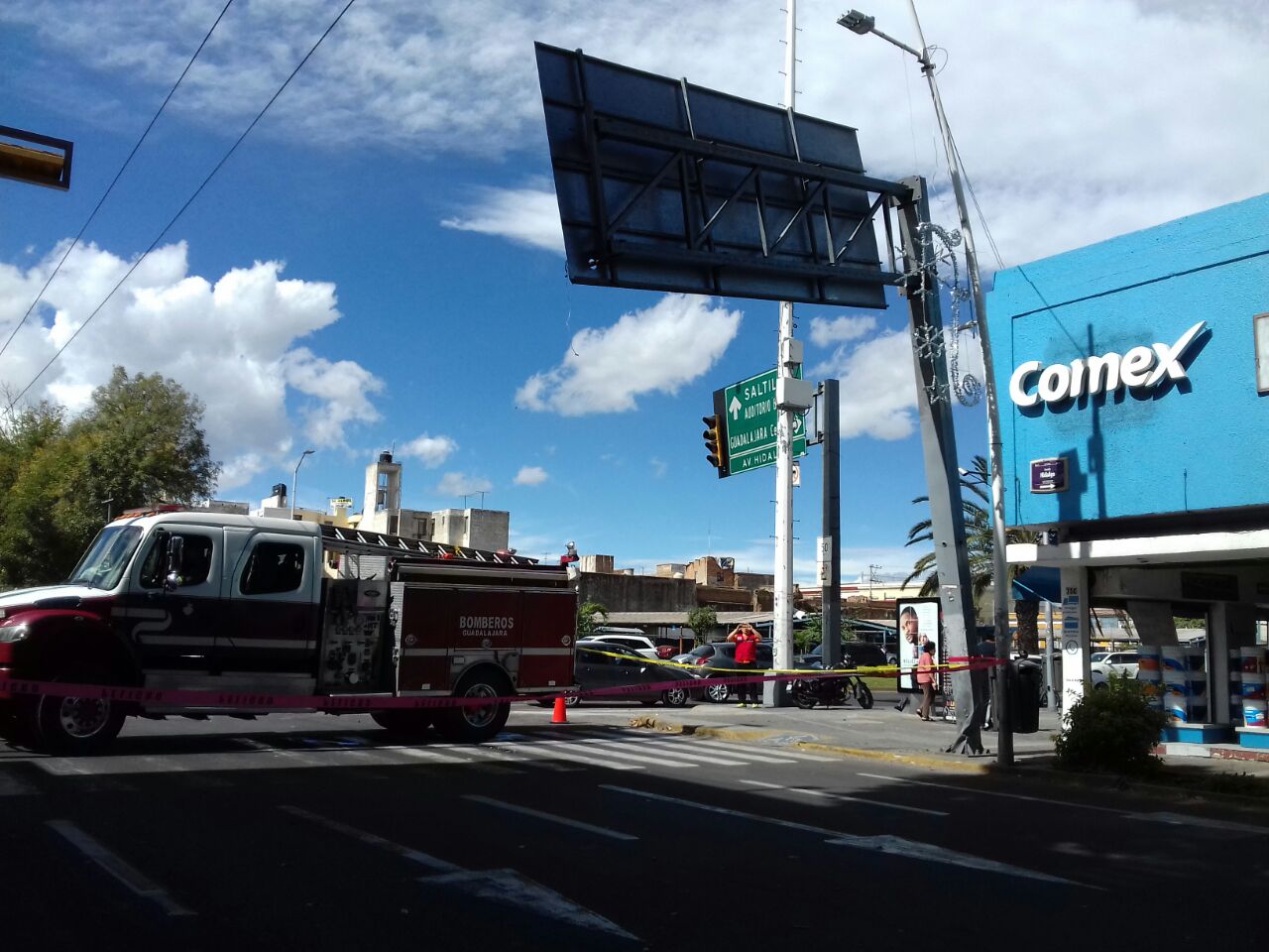 Se cerró la circulación en avenida Hidalgo a su cruce con Federalismo. 