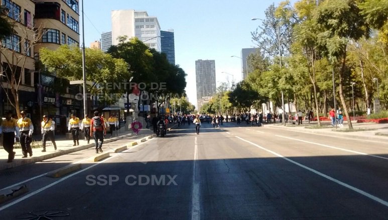 El contingente salió a las 12:00 horas del Ángel de la Independencia con dirección al Zócalo capitalino. 