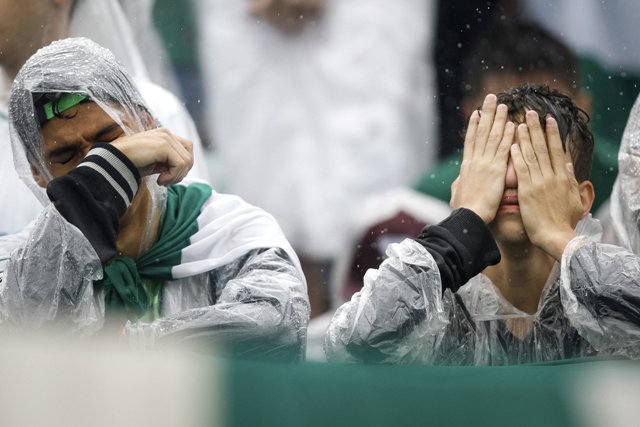 Los fanáticos del Chapecoense lloraban en el estadio Arena Condá, donde se les rinde homenaje a los jugadores.
