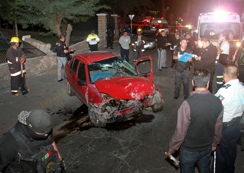 Al lugar llegaron socorristas de la Cruz Roja y bomberos que descubrieron que el afectado ya no contaba con signos vitales.