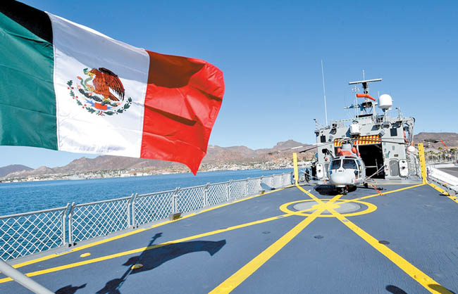 El helipuerto y la nave Panther con los que fue equipado "El Chiapas". 