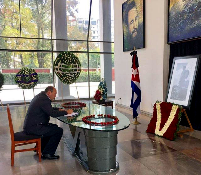 Gobernador de Coahuila visitó la Embajada de Cuba en México. 