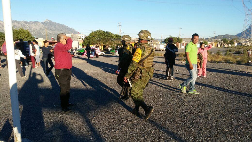 Los soldados estuvieron presentes para controlar el desalojo.