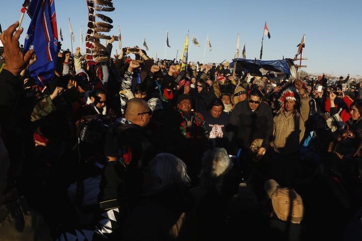 Miles de manifestantes celebraron en Dakota del Norte la decisión del gobierno contra el proyecto de oleoducto.