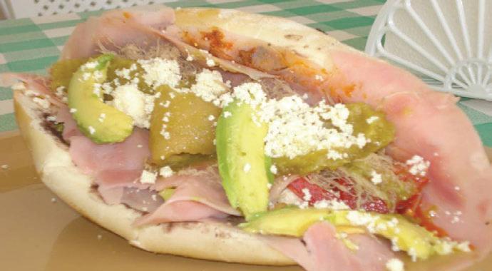 Hay negocios que le han quitado el queso de puerco a la torta de la barda, con lo que se pierde su esencia.