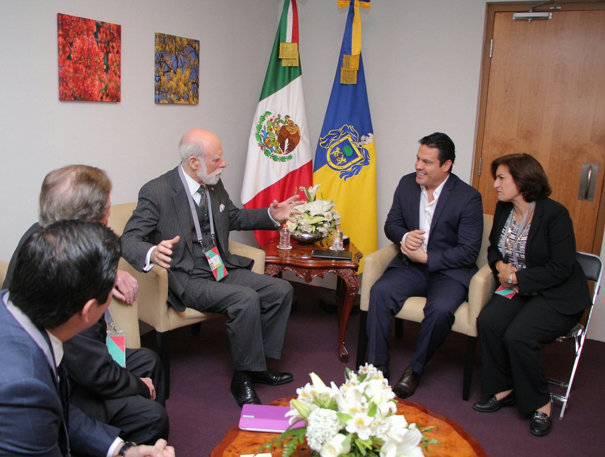 Vinton Gray compartió con el mandatario la intensión de integrar a Jalisco, como gobierno subnacional, al Consejo Mundial de Internet.