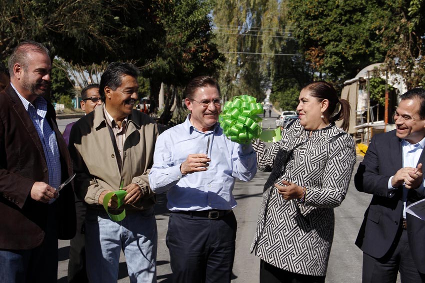 El Gobernador de Durango, José Rosas Aispuro, entregó la obra de pavimentación del bulevar Villa de las Flores en Lerdo.