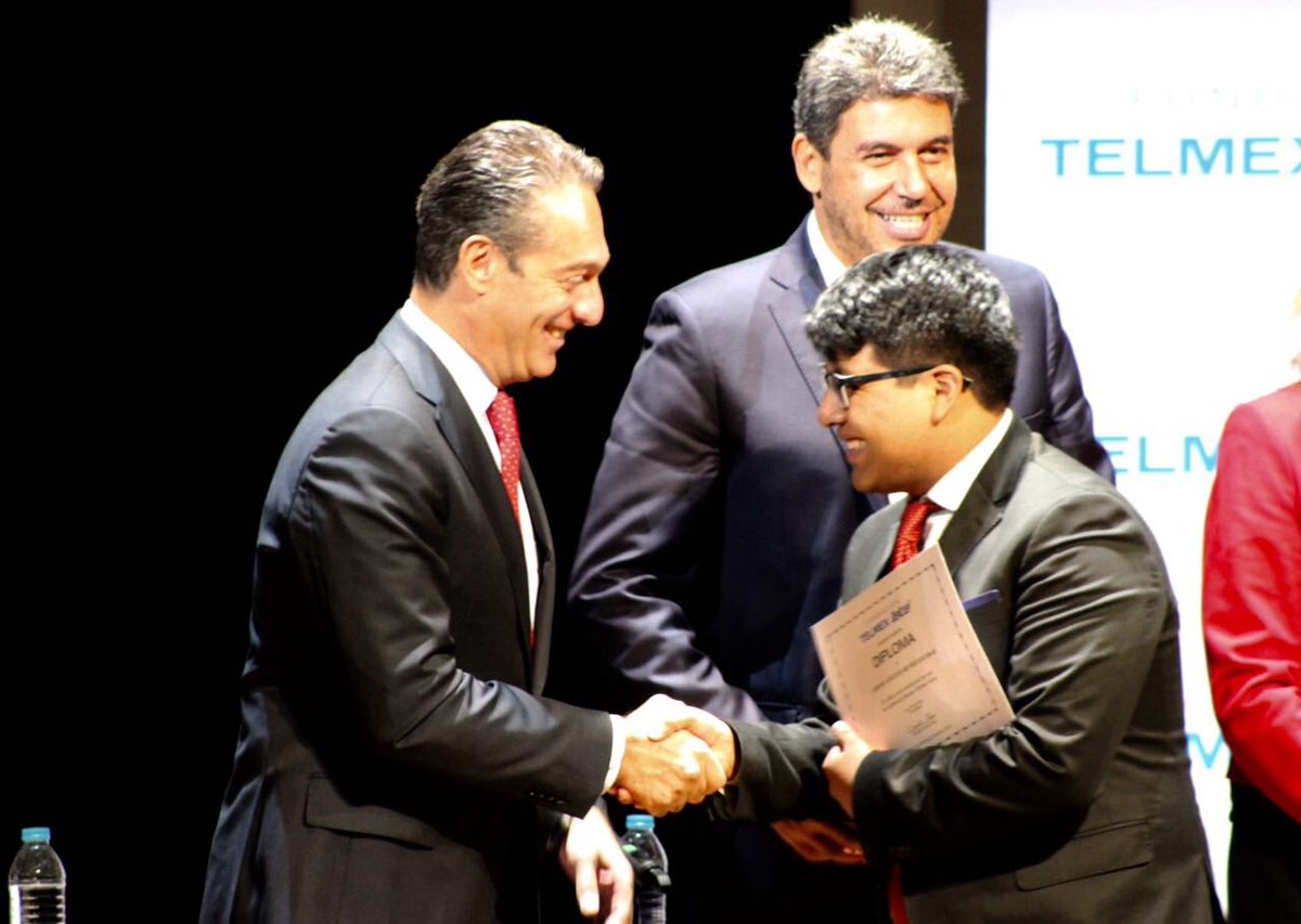 La entrega de becas por parte de Fundación Telmex/Telcel.