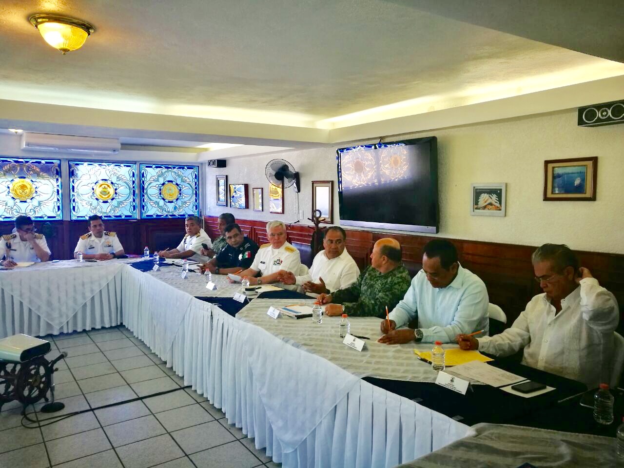 A la reunión asistieron representantes de la 27 Zona Militar, la delegación de la PGR, la Policía Federal, la Gendarmería, la Secretaría de Seguridad 