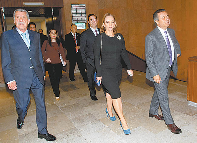 Ruiz Massieu a su llegada al Palacio Legislativo de San Lázaro. 