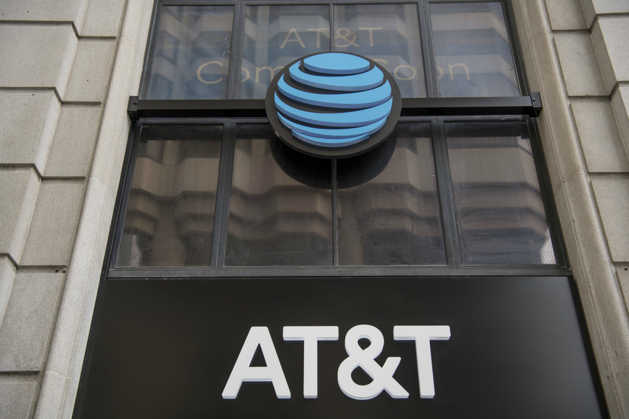 AT&T tendrá que rembolsar a 2.7 millones de clientes un total de 88 millones de dólares.
