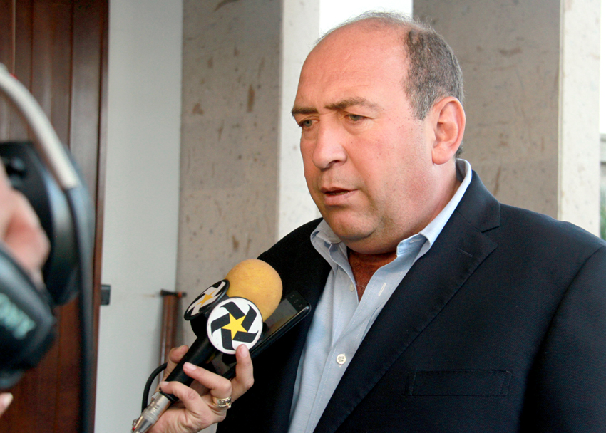 En Coahuila no se deben abrir las puertas al crimen a través de negocios que dicen que generan impuestos, reiteró Rubén Moreira Valdez.