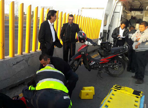 Motoneta, motocicleta, accidente, motociclista, ambulancia, paramédico