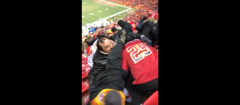 Pelea en el partido Raiders vs. Jefes