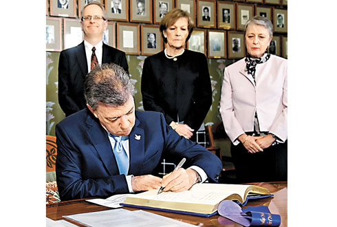El presidente Santos ya se encuentra en Oslo para la entrega del Nobel. 