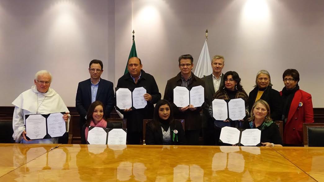 Firman convenio y avanzan en agenda de los derechos humanos de las personas desaparecidos. 