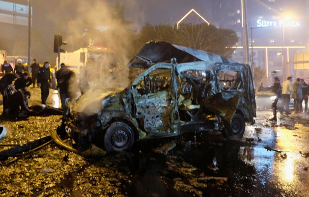 La mayoría de los muertos son policías que estaban cerca al momento de la explosión.