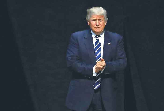 En entrevista con la cadena Fox, Donald Trump supeditó a nuevos acuerdos comerciales el trato con Pekín.