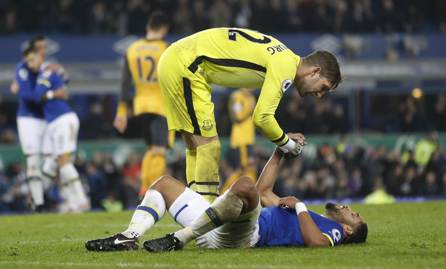 Ashley Williams y Stekelenburg celebrando el triunfo ante el Arsenal 